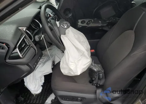 2024 Toyota Camry Le z USA, uszkodzony, nr VIN 4T1C11AKXRU918355